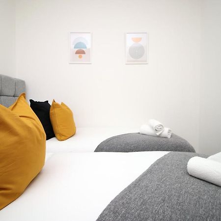 No 2 Under The Clock By Ssw - 2Br, Right In The City Centre, Sleeps 6 Cardiff Zewnętrze zdjęcie