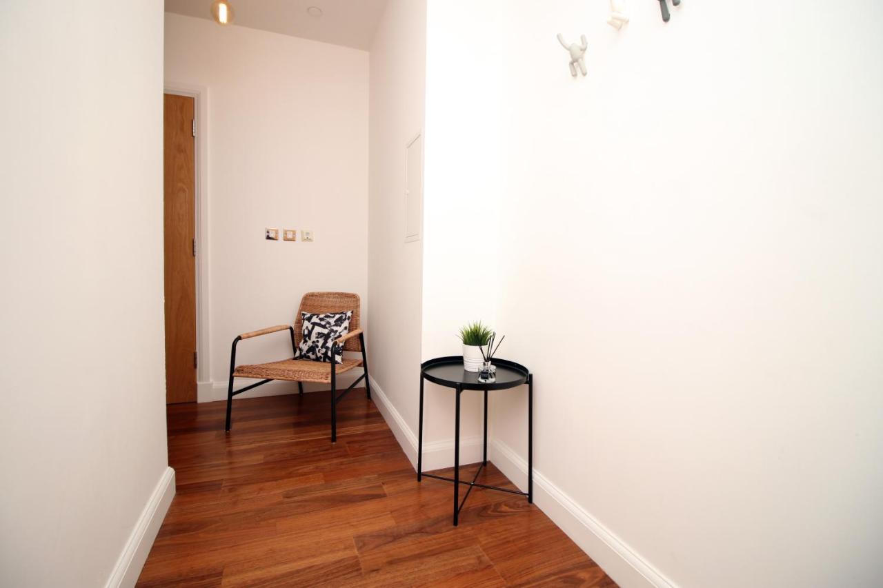 No 2 Under The Clock By Ssw - 2Br, Right In The City Centre, Sleeps 6 Cardiff Zewnętrze zdjęcie