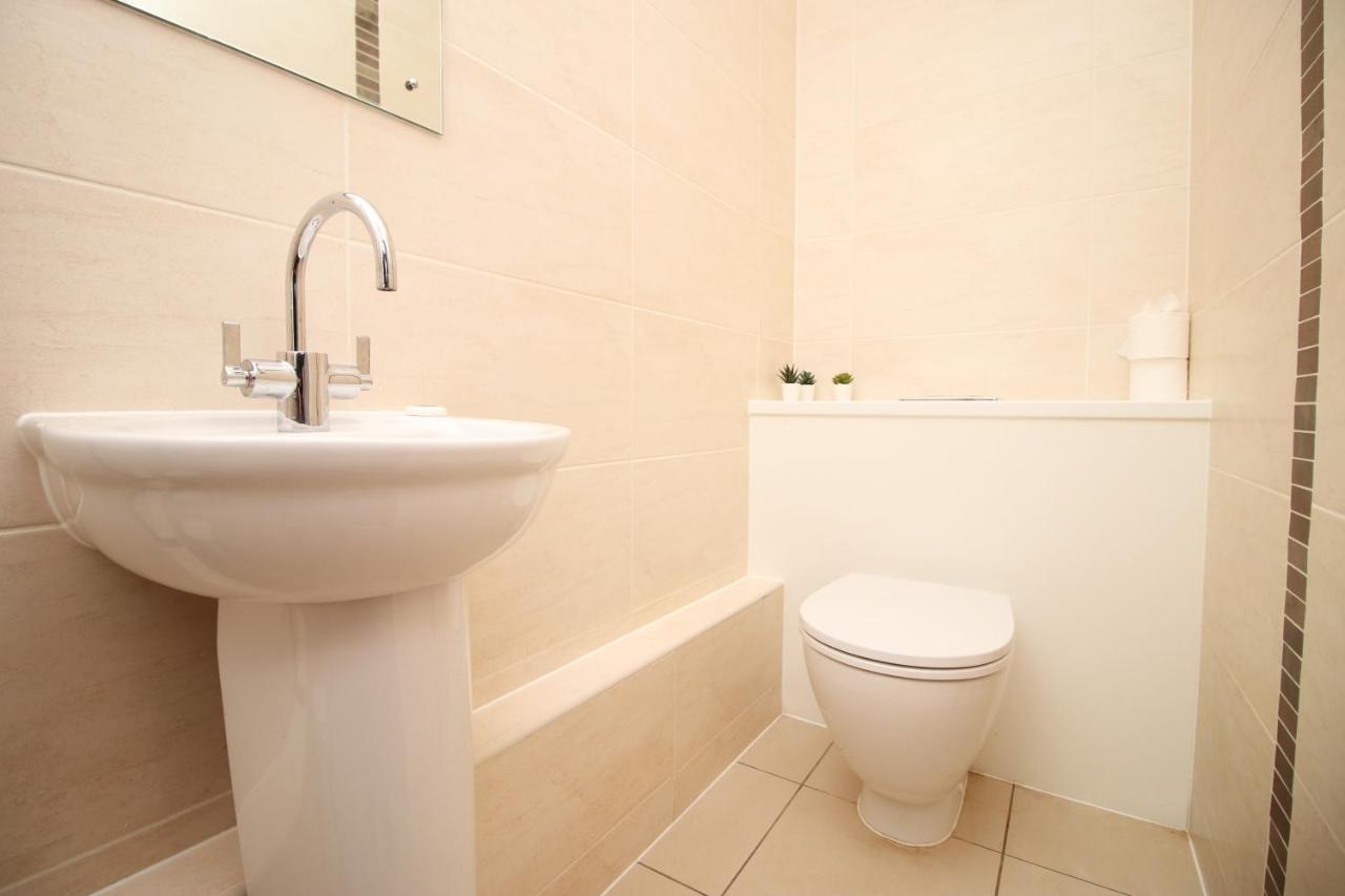 No 2 Under The Clock By Ssw - 2Br, Right In The City Centre, Sleeps 6 Cardiff Zewnętrze zdjęcie