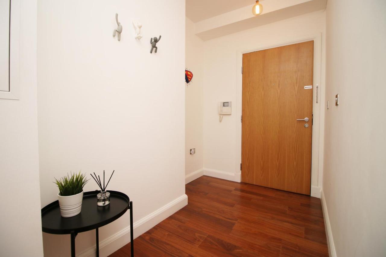 No 2 Under The Clock By Ssw - 2Br, Right In The City Centre, Sleeps 6 Cardiff Zewnętrze zdjęcie