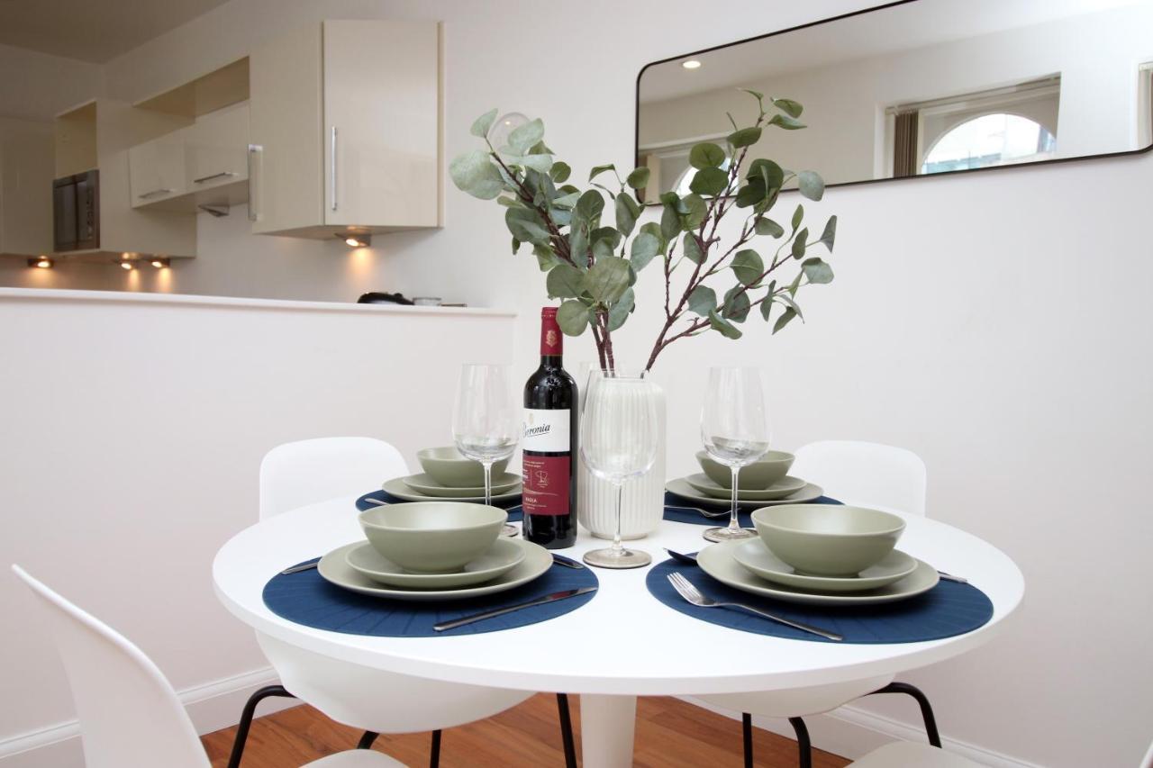 No 2 Under The Clock By Ssw - 2Br, Right In The City Centre, Sleeps 6 Cardiff Zewnętrze zdjęcie