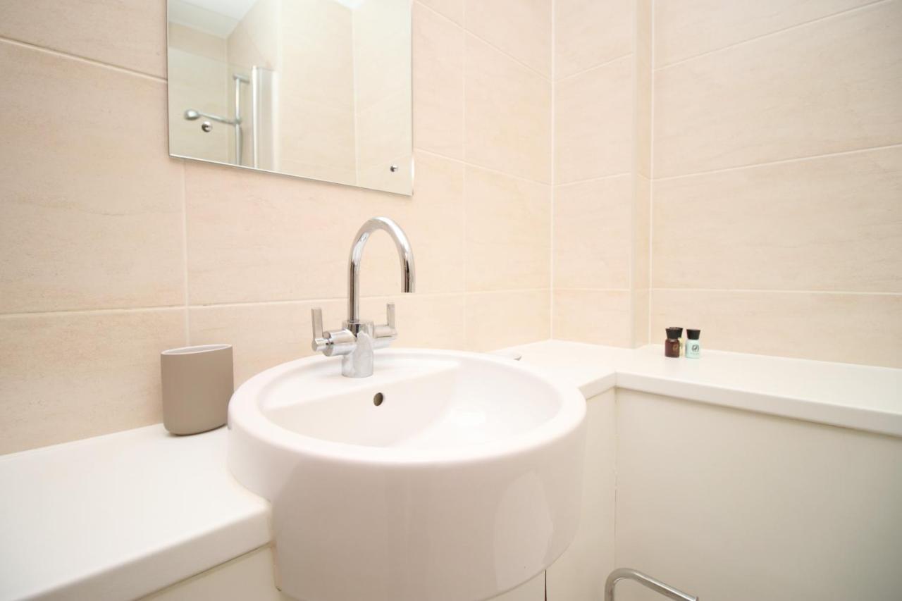 No 2 Under The Clock By Ssw - 2Br, Right In The City Centre, Sleeps 6 Cardiff Zewnętrze zdjęcie