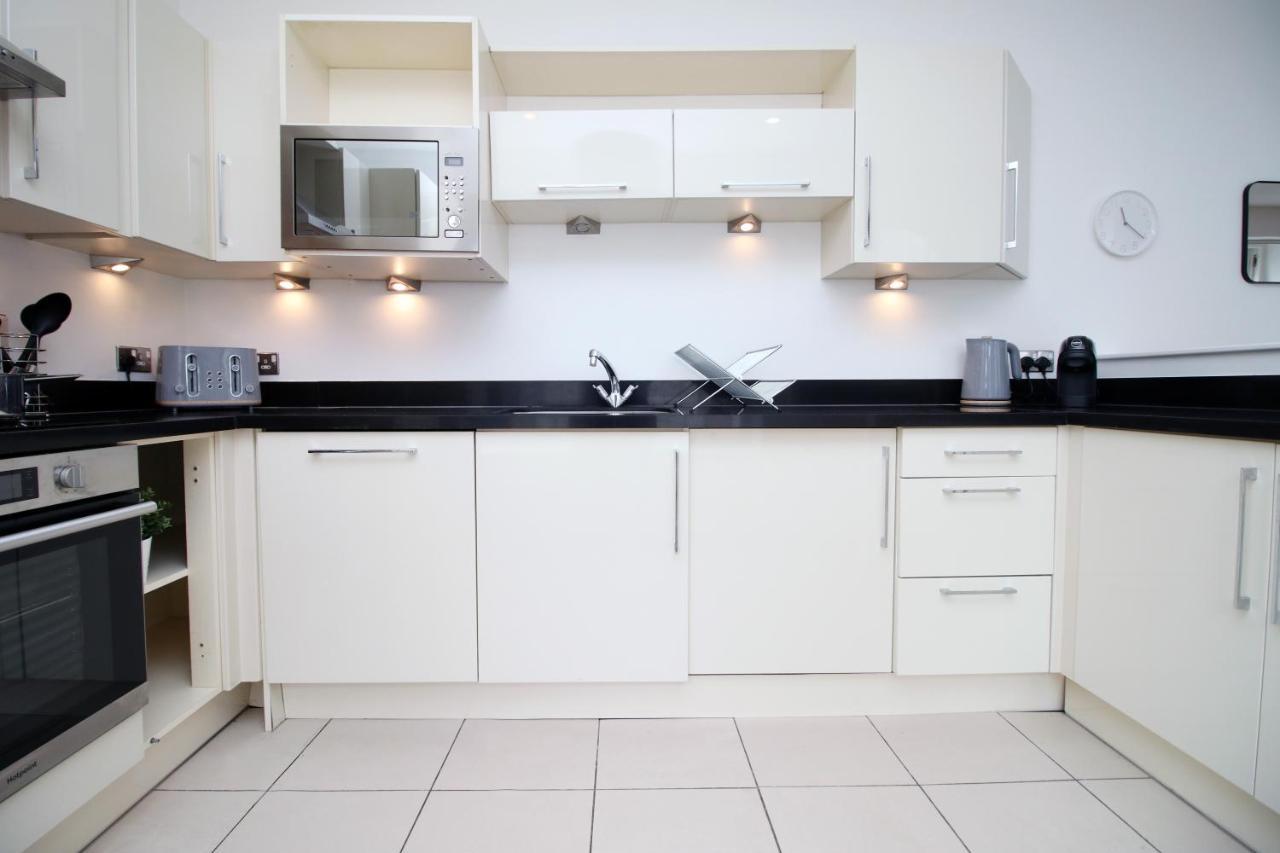 No 2 Under The Clock By Ssw - 2Br, Right In The City Centre, Sleeps 6 Cardiff Zewnętrze zdjęcie