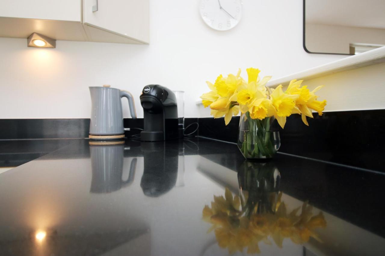 No 2 Under The Clock By Ssw - 2Br, Right In The City Centre, Sleeps 6 Cardiff Zewnętrze zdjęcie