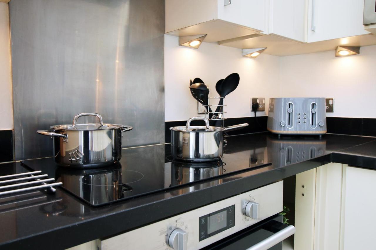 No 2 Under The Clock By Ssw - 2Br, Right In The City Centre, Sleeps 6 Cardiff Zewnętrze zdjęcie