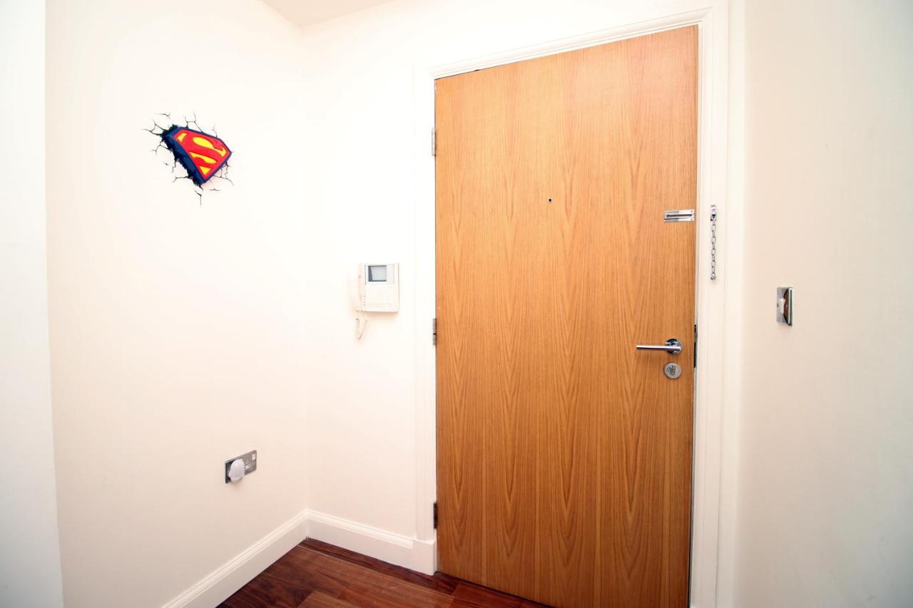 No 2 Under The Clock By Ssw - 2Br, Right In The City Centre, Sleeps 6 Cardiff Zewnętrze zdjęcie